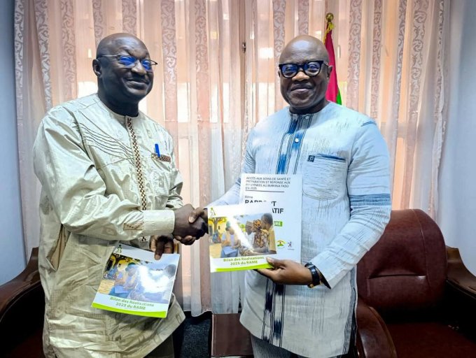 Accès aux soins au Burkina Faso&nbsp;: Le Réseau pour l’accès aux médicaments essentiels présente son rapport alternatif au ministre de la Santé